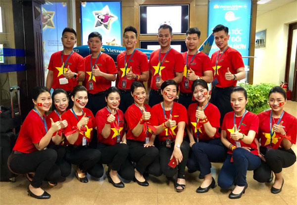 Ngập sắc đỏ trên chuyến bay Vietnam Airlines sang Indonesia-8