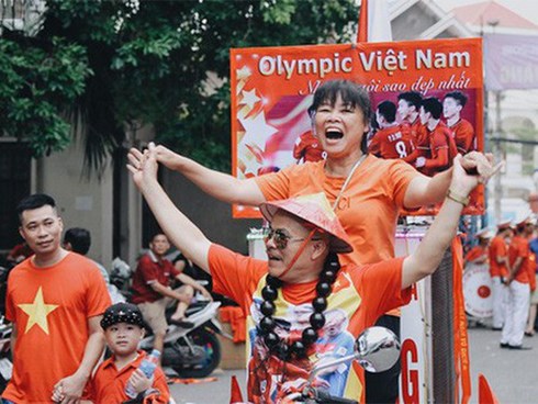 Hàng loạt công ty, doanh nghiệp cho phép nhân viên nghỉ làm xem trận bán kết Olympic Việt Nam chiều nay: Tình yêu với bóng đá lớn đến nhường nào!