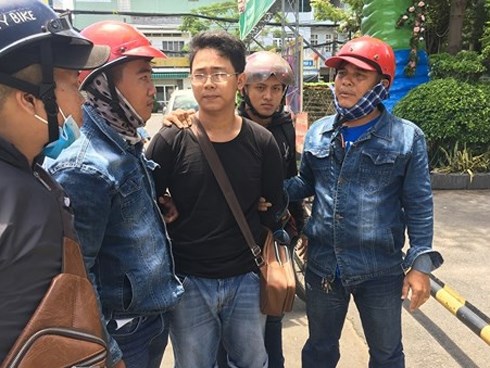 Sập bẫy tình của 'giai đẹp' quen qua mạng, nhiều cô gái trẻ mất xe máy