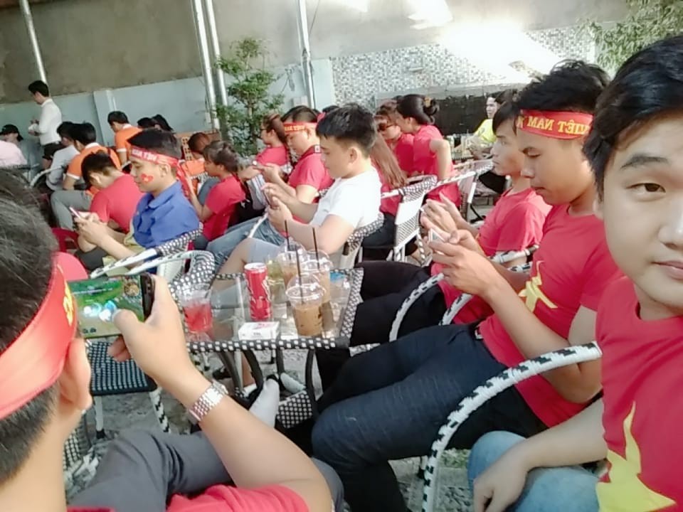 Chảo lửa người hâm mộ tại các trường Đại học cờ hoa rộn ràng, sẵn sàng tiếp sức cho Olympic Việt Nam-12