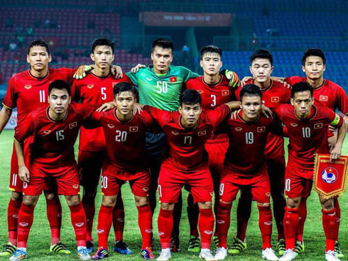 Vợ đẻ đúng ngày chung kết AFF Cup, bố trẻ họ Trịnh nhận cái kết bất ngờ khi nhờ dân mạng đặt tên cho con-3