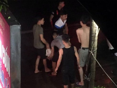 Bị đâm chết vì một tay mời rượu chồng, một tay sàm sỡ vợ