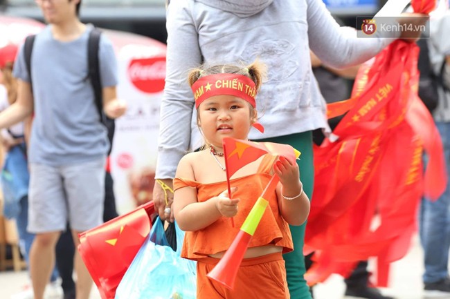 Sắc đỏ ngập tràn trước giờ Olympic Việt Nam tranh tấm HC đồng lịch sử với UAE-14