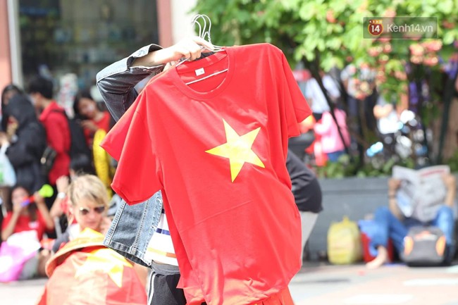 Sắc đỏ ngập tràn trước giờ Olympic Việt Nam tranh tấm HC đồng lịch sử với UAE-18