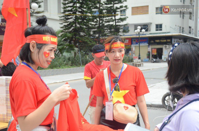 Sắc đỏ ngập tràn trước giờ Olympic Việt Nam tranh tấm HC đồng lịch sử với UAE-8