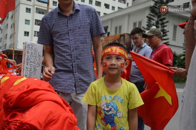 Sắc đỏ ngập tràn trước giờ Olympic Việt Nam tranh tấm HC đồng lịch sử với UAE-9