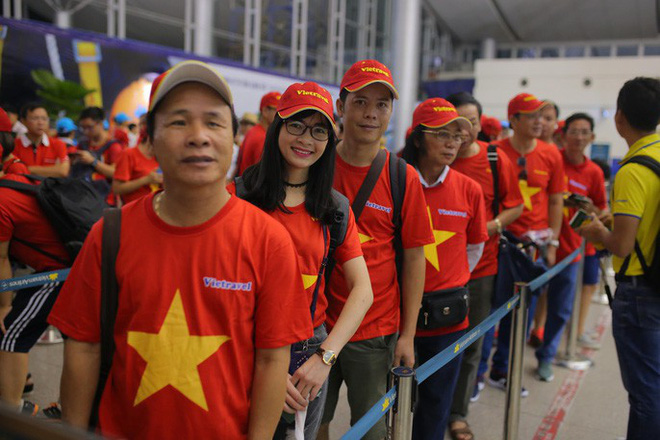 Sắc đỏ ngập tràn trước giờ Olympic Việt Nam tranh tấm HC đồng lịch sử với UAE-11