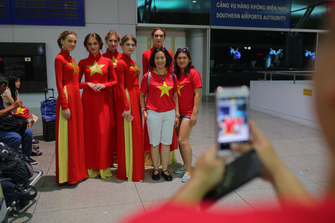 Sắc đỏ ngập tràn trước giờ Olympic Việt Nam tranh tấm HC đồng lịch sử với UAE-13