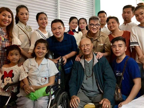 Mai Phương, Lê Bình bật khóc khi Đàm Vĩnh Hưng, Lệ Quyên đến thăm