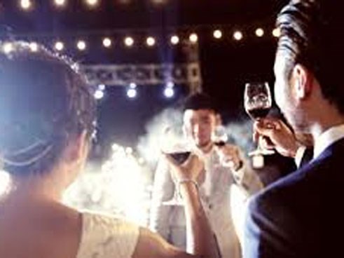 Người yêu cũ mời cưới, trả lời thế nào cho sang