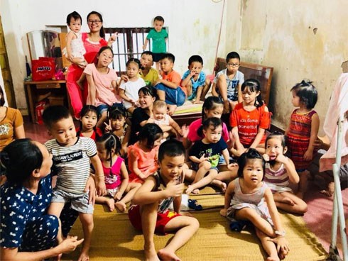 Khoe ảnh đại gia đình quây quần ăn cỗ trong ngày nghỉ lễ Quốc khánh vô cùng ý nghĩa nhưng mọi người chỉ thấy 