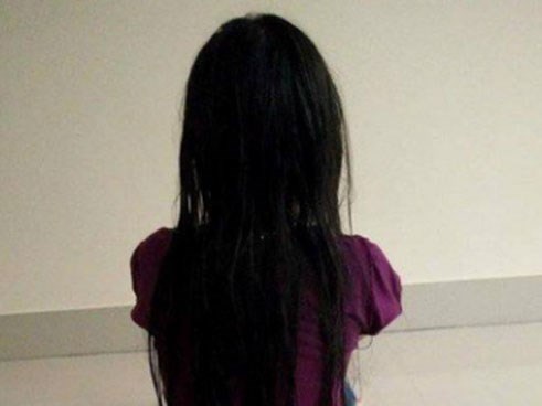 Bà ngoại của bé gái 8 tuổi nghi bị hàng xóm hiếp dâm: 