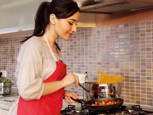 Cô gái 25 tuổi bị ung thư, nguyên nhân do chính thứ luôn có trong bếp của mọi nhà gây ra