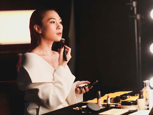 Cuối cùng thì Mỹ Tâm đã biết 'sang chảnh hóa' phong cách bằng việc chăm chỉ diện đồ trắng