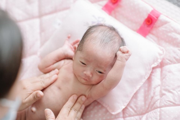 Tan chảy với loạt ảnh đủ biểu cảm đáng yêu của con gái Khánh Thi-1