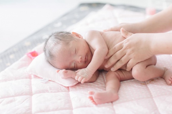 Tan chảy với loạt ảnh đủ biểu cảm đáng yêu của con gái Khánh Thi-5