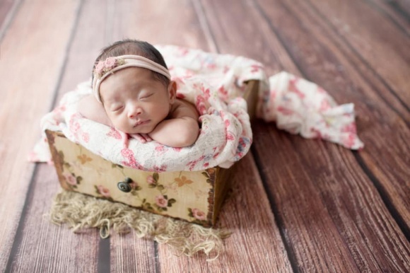 Tan chảy với loạt ảnh đủ biểu cảm đáng yêu của con gái Khánh Thi-8