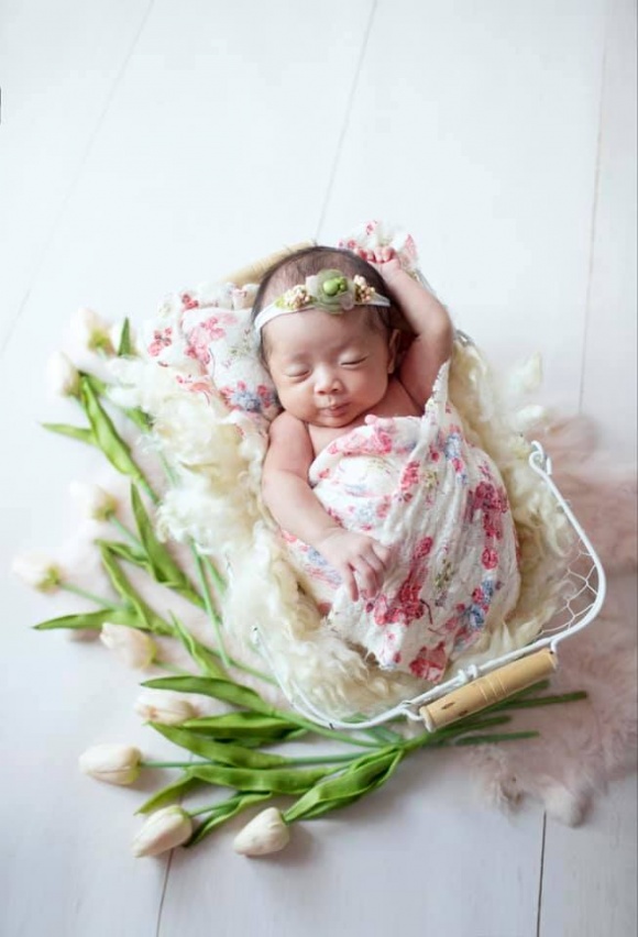 Tan chảy với loạt ảnh đủ biểu cảm đáng yêu của con gái Khánh Thi-9