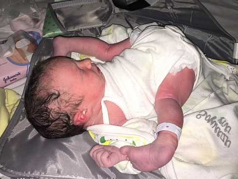 Sinh con đầu lòng giống ông già”, bác sĩ chẩn đoán bệnh khiến cả nhà bật khóc-3