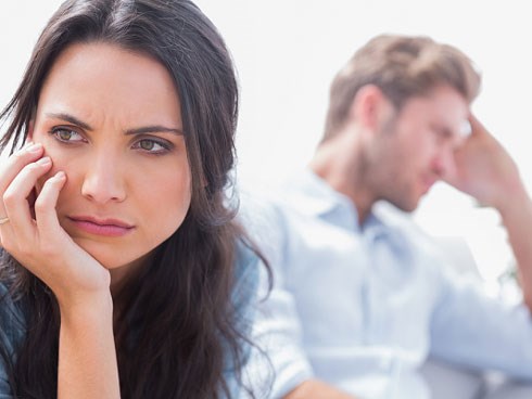 Bất ngờ gặp nhau ngoài đường, chồng tôi chối bỏ vợ khi đồng nghiệp của anh nhận ra tôi