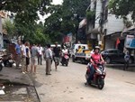 NÓNG: Nhiều cảnh sát đang bao vây đối tượng dùng hung khí khống chế con tin ở Đồng Nai-2