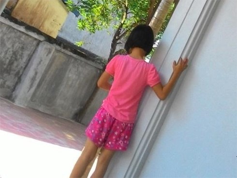 Đắk Nông: Quen nhau qua facebook, bé gái 12 tuổi bị thanh niên dụ dỗ quan hệ nhiều lần trên đồi vắng