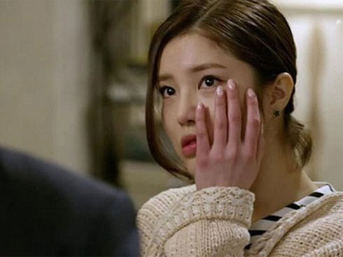 Vợ trẻ bị chồng tát 