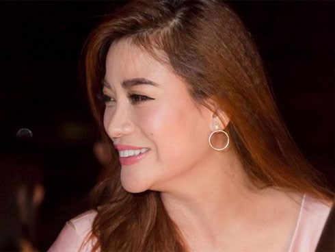 Cằm dài ngoằng, mặt cứng đơ, phải chăng Trương Ngọc Ánh gặp biến chứng khi phẫu thuật thẩm mỹ?