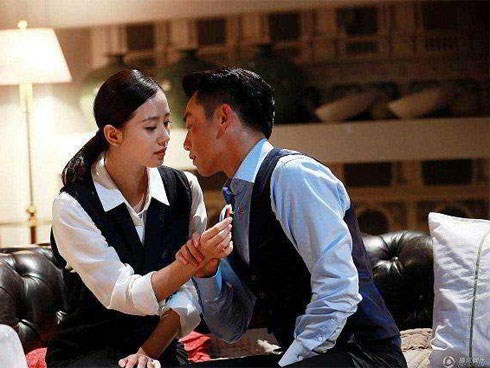 Đưa nhân tình vào nhà nghỉ, thầy dạy bơi gặp vợ ở quầy lễ tân