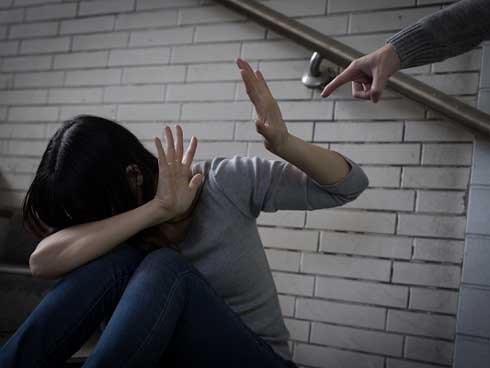 Từng quỳ xuống cầu xin tôi buông tha để đến với người tình, giờ đây chồng cũ lại làm ra điều khiến tôi khinh bỉ tận cùng