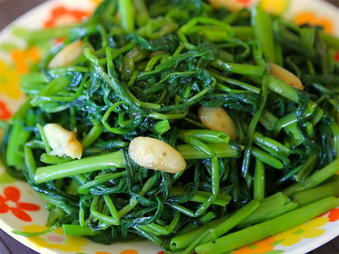 4 sai lầm khi ăn rau muống chị em nội trợ cần loại bỏ ngay-2