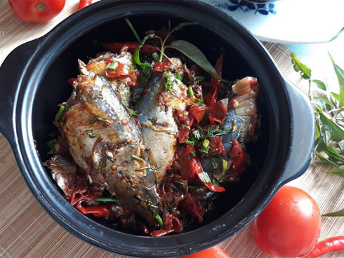 Cá nục rim tỏi ớt đậm đà, cay thơm bao nhiêu cơm cũng hết-3