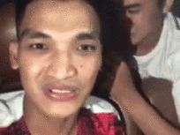 Clip hài: Chết cười với cảm xúc của Mạc Văn Khoa khi cầm chiếc iPhone Xs Max đầu tiên-1