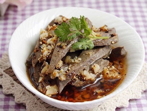 Trổ tài làm đĩa gan lợn sốt tỏi cay tuyệt ngon chỉ với 10 nghìn đồng
