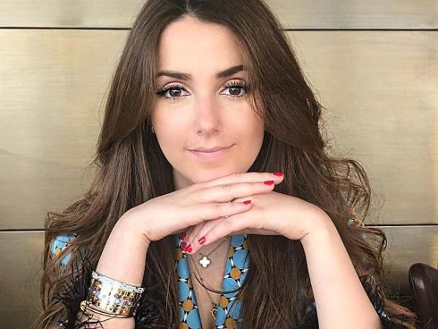 Thì ra cô nàng ngoại quốc đẹp như hoa hậu này là bạn gái cậu Út nhà chồng Hà Tăng?