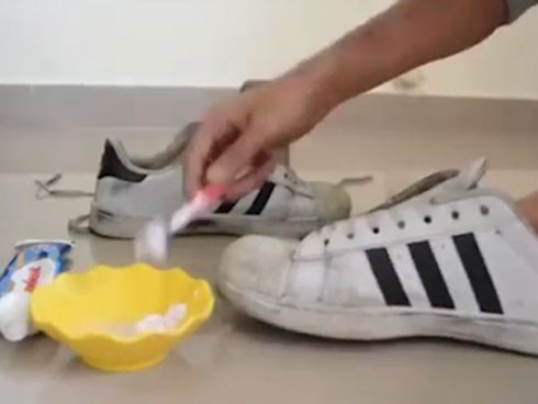 Mẹo làm sạch giày trắng cực đơn giản bạn sẽ tiếc nếu không biết