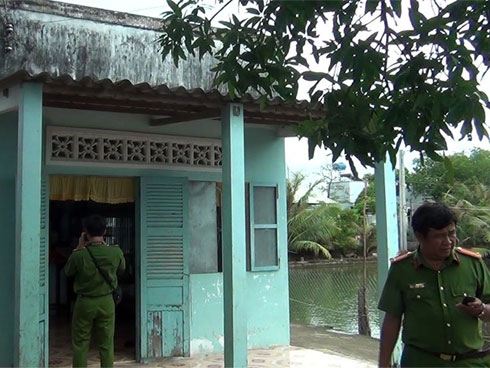 Để lại lá thư tuyệt mệnh cho con trai, người mẹ tử vong ở bãi cỏ bên cạnh hai lọ thuốc-3