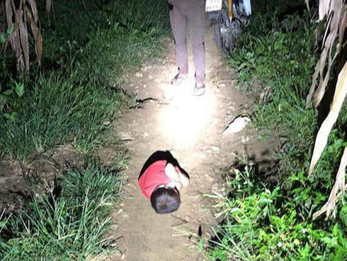 Không còn ngủ ngoài đường, cậu bé Hà Giang khóc nhớ mẹ-4