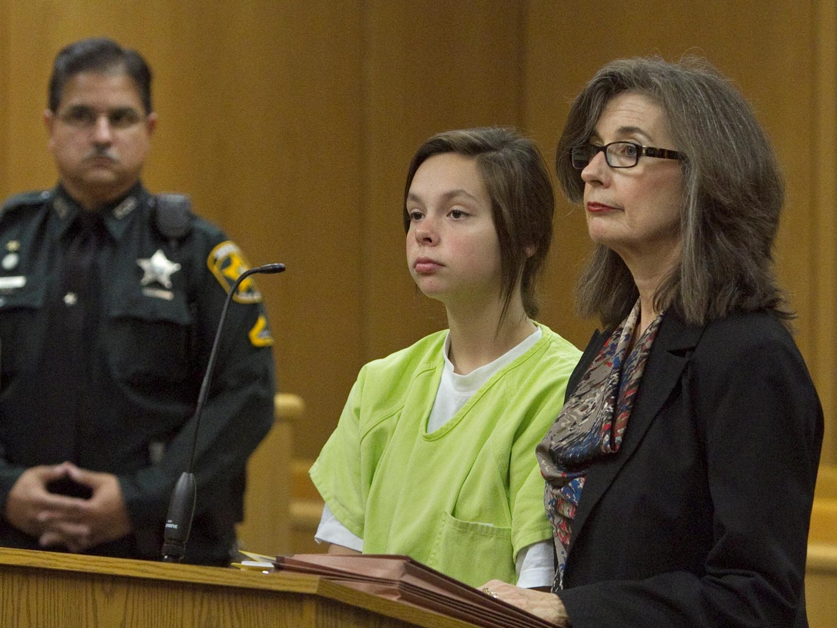 Ngửi thấy mùi lạ từ phòng con gái, mẹ thất kinh phát hiện bí mật khủng khiếp mà cô bé giấu giếm dưới đống đồ bẩn-3