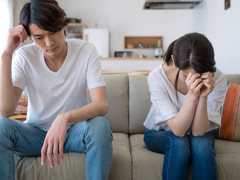 Khi sự thật về đứa con nuôi tôi vẫn xem là con ruột được phơi bày, tôi chết điếng vì mình đã bị chồng lợi dụng
