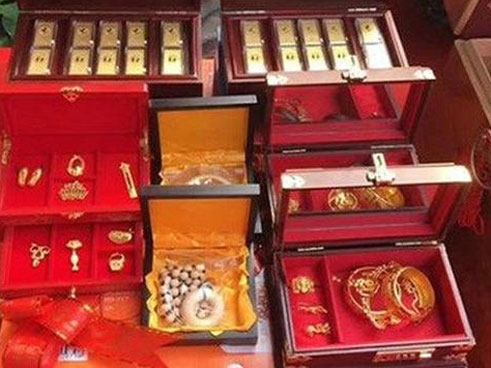 Cô dâu chú rể nhận 1.700 tỷ đồng hồi môn từ bố mẹ vợ khiến dân mạng choáng váng-5