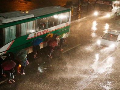 Philippines mở kho gạo bị tịch thu cứu trợ dân trong siêu bão Mangkhut