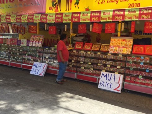 Bánh trung thu 'mua 1 tặng 1' mập mờ ăn theo thương hiệu lớn