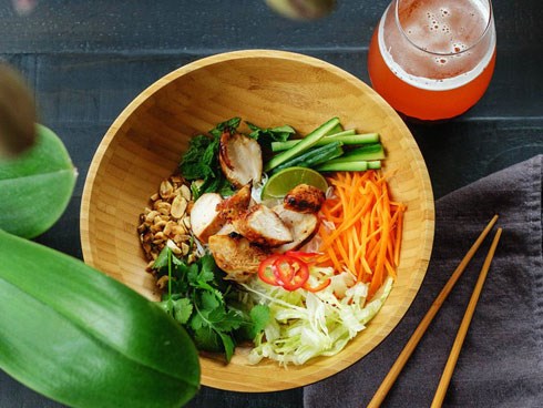 Cuối tuần làm miến trộn gà vừa nhanh vừa ngon cho cả nhà đổi món