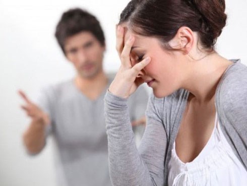 Khi tôi đang chiến đấu với sinh tử, chồng tôi lại ở bên cạnh một người mà anh luôn nói căm thù tận xương tủy