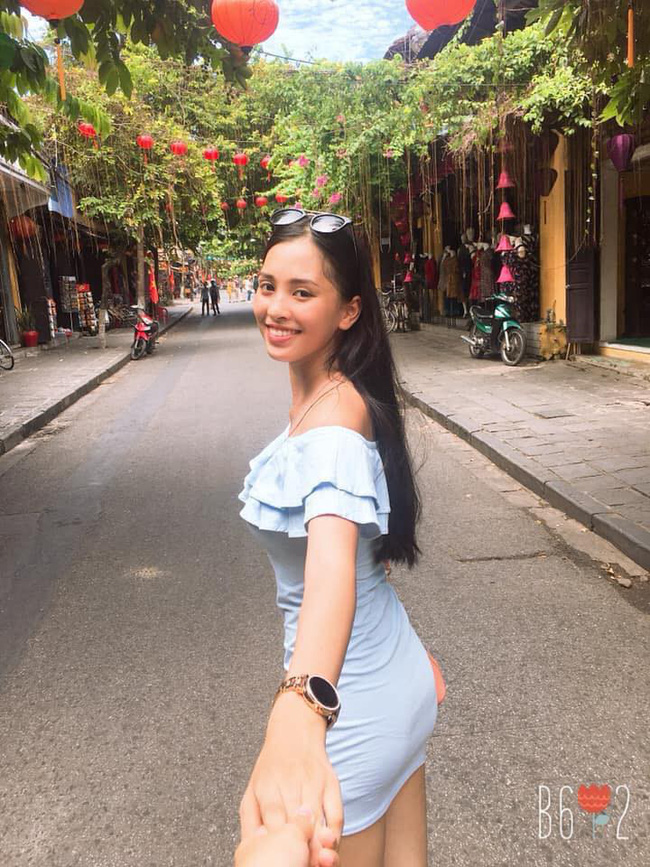 Loạt ảnh ăn quán vỉa hè, lí lắc với bạn hay selfie” tự sướng của Tân Hoa hậu Việt Nam 2018 được hé lộ-13