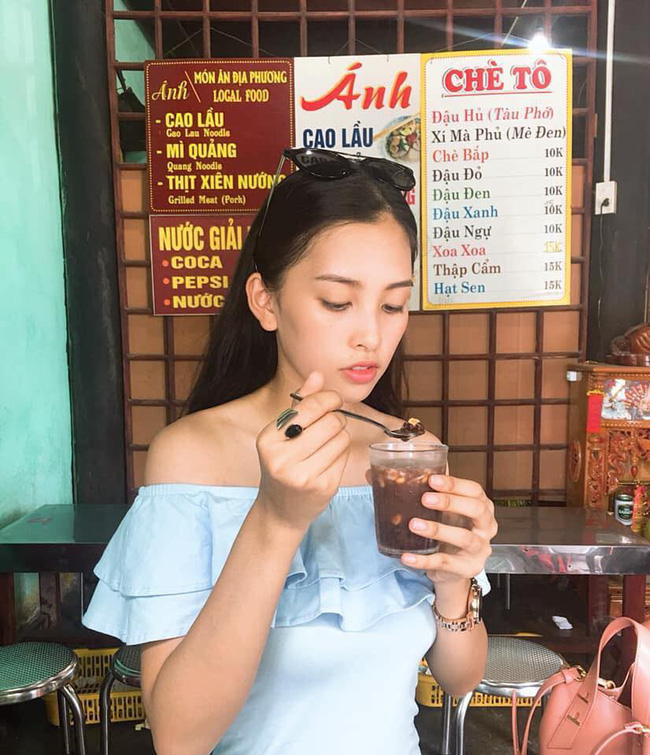 Loạt ảnh ăn quán vỉa hè, lí lắc với bạn hay selfie” tự sướng của Tân Hoa hậu Việt Nam 2018 được hé lộ-15