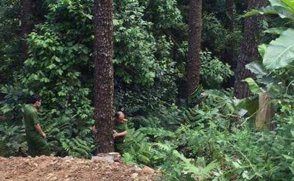 Xe máy mất phanh lao xuống vực khi đang đổ dốc Tam Đảo, 2 người thương vong-1