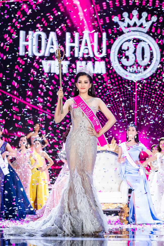 Tân Hoa Hậu Việt Nam Trần Tiểu Vy gây cười bởi bài trả lời phỏng vấn ngắn nhất lịch sử trong họp báo-3