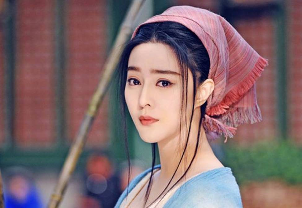 Trước khi bị phạt vì trốn thuế, chúng ta có một tượng đài nhan sắc mang tên Phạm Băng Băng-15